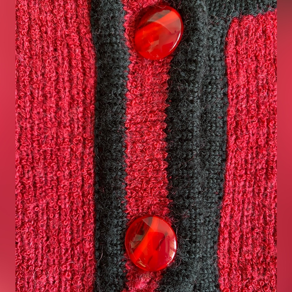 Vintage short knit cardigan red, black trim Jackie O style, EUC Size S/M retro - Picture 3 of 9